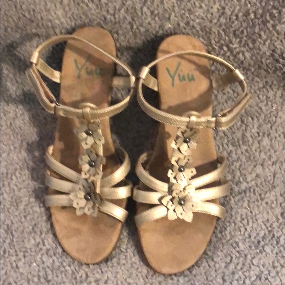 Light gold metallic sandals